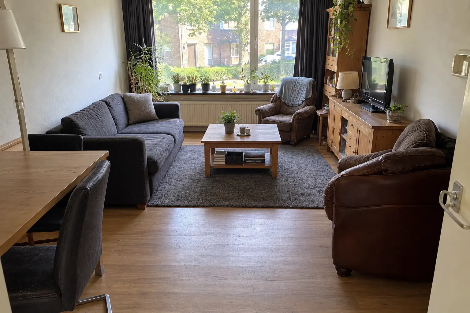 Illustratieve situatie van dezelfde woonkamer na reiniging